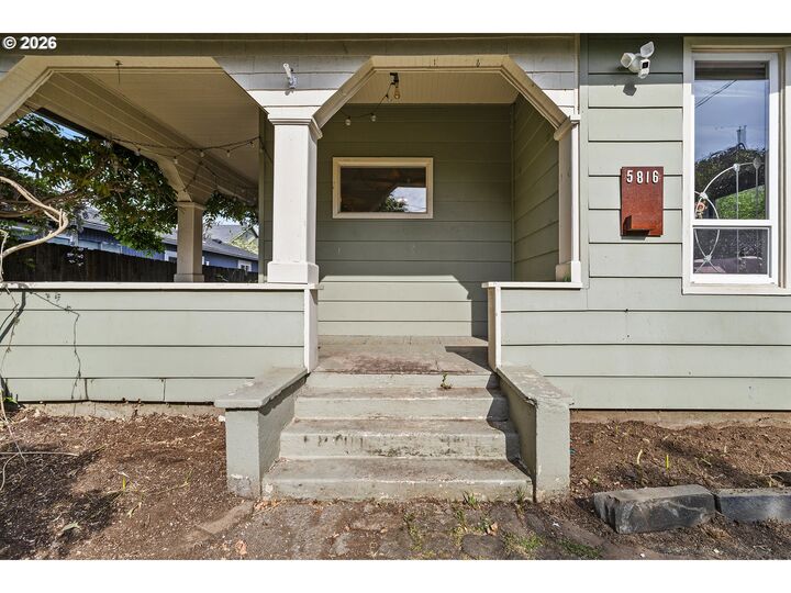 Property Photo:  5816 SE 84th Ave  OR 97266 