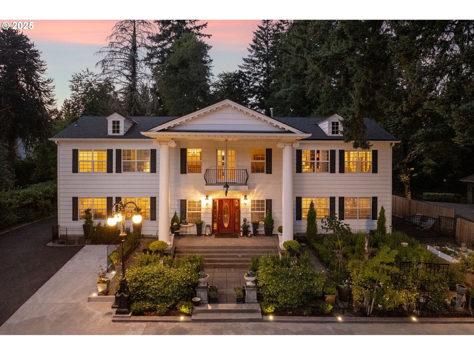 Property Photo:  1505 Country Club Rd  OR 97034 