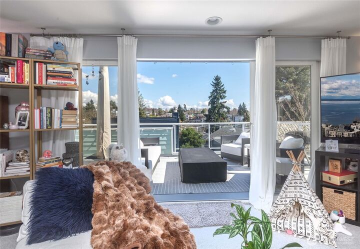 Property Photo: 4258 Whitman Avenue N WA 98103