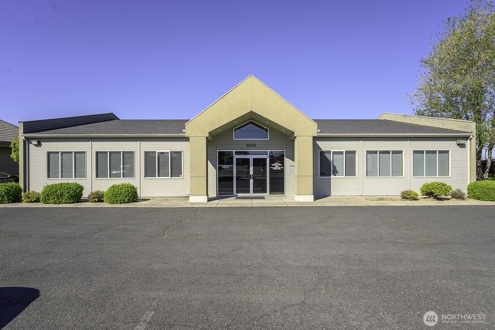 Property Photo: 1010 S Pioneer Way WA 98837