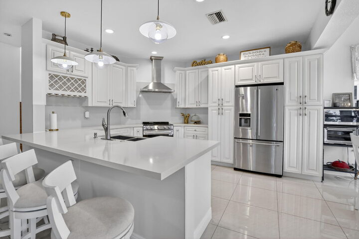 Property Photo:  711 Heritage Way  FL 33326 