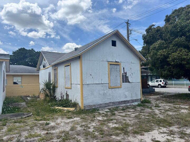 Property Photo:  536 22nd Street  FL 33407 