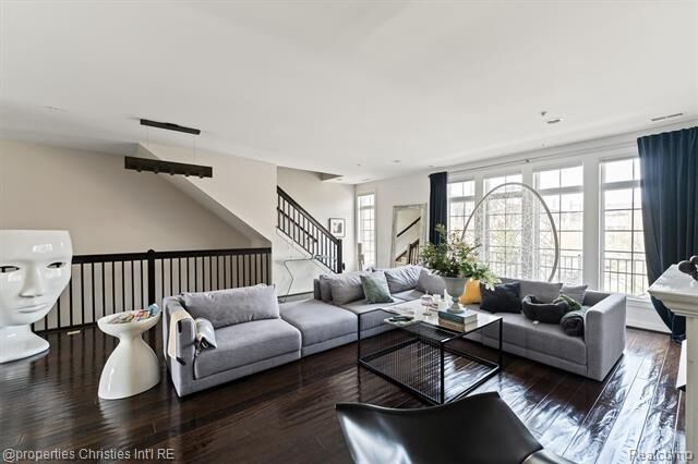 Property Photo:  2222 Attard Street  MI 48009 