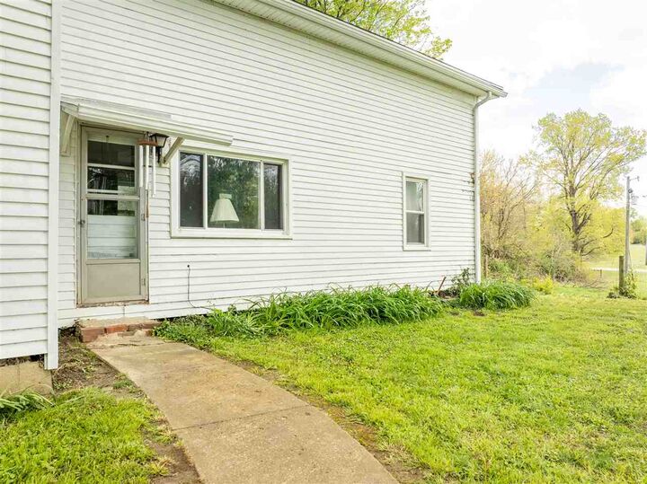 Property Photo: 2934 State Road 122 IN 47374