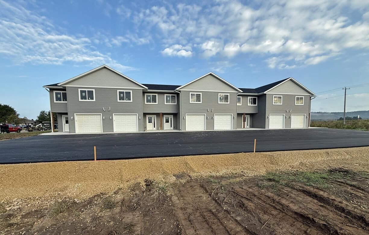 Property Photo:  546 Sunrise Drive  WI 53588 