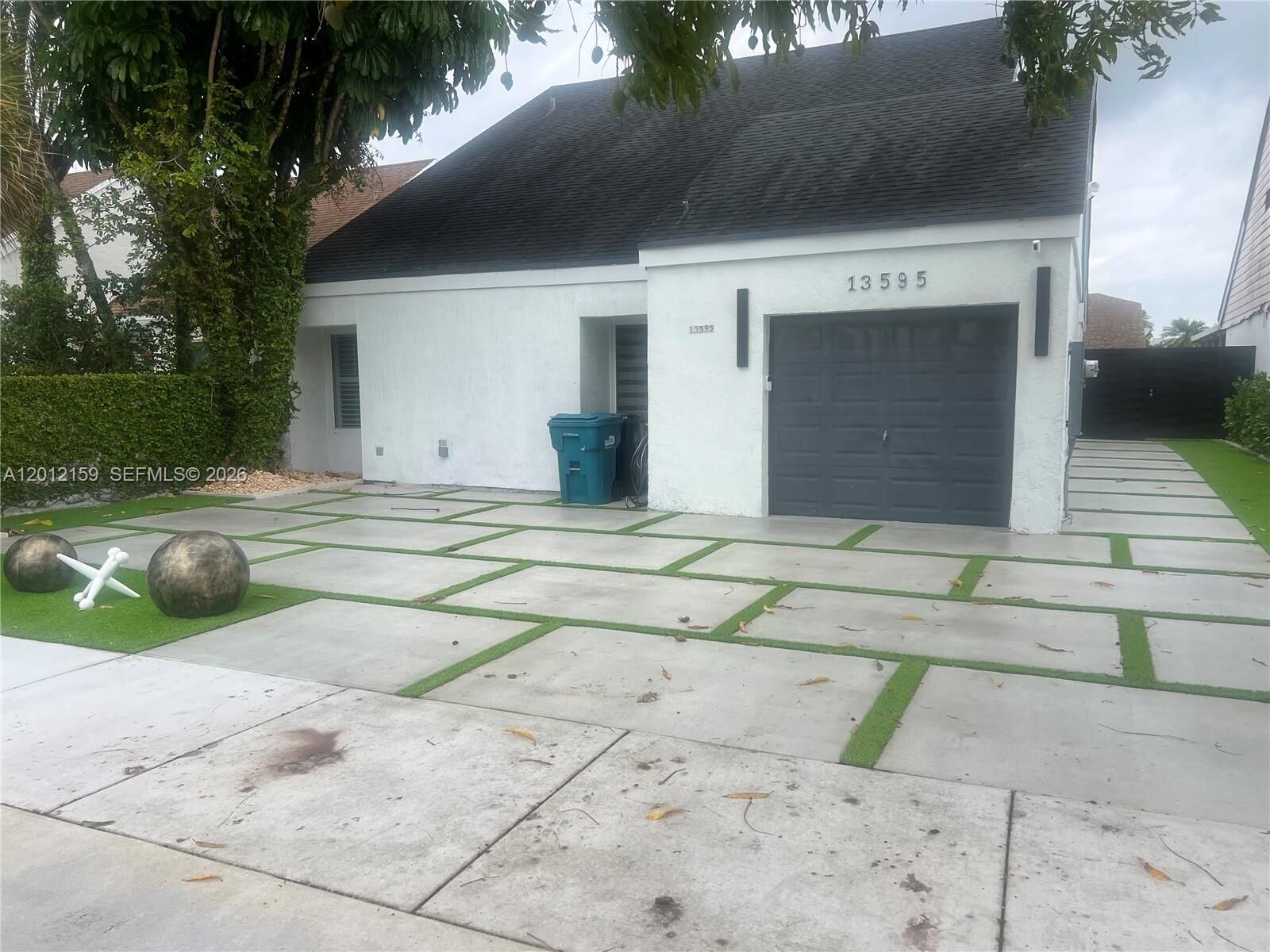 Property Photo:  13595 SW 99th St  FL 33186 