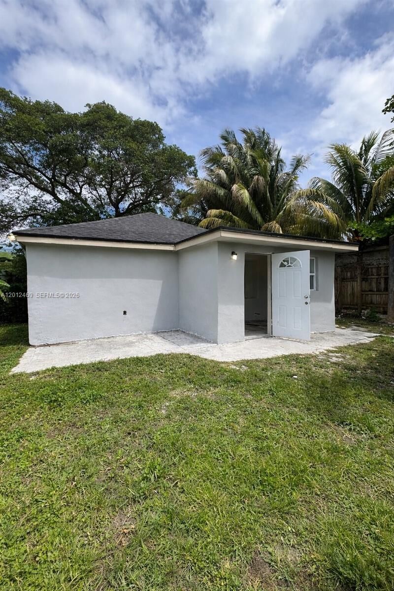 Property Photo:  1861 NW 112th St  FL 33167 