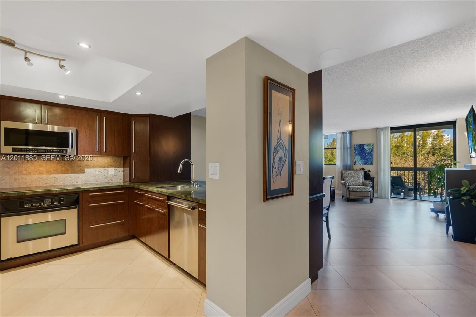 Property Photo:  2900 NE 14th St Cswy 402  FL 33062 