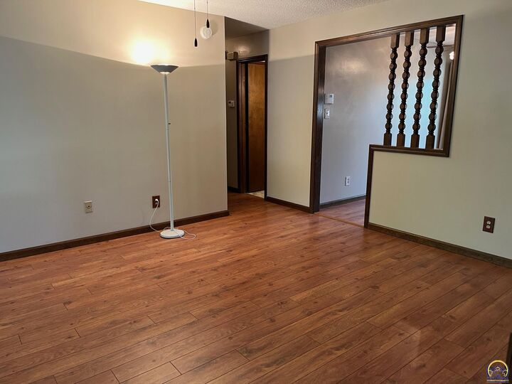 Property Photo:  2110 SE 36th St  KS 66605 