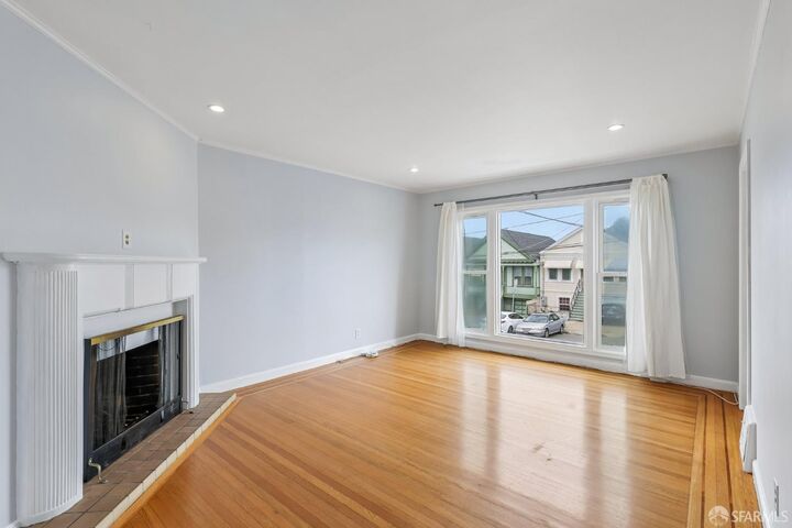 Property Photo:  1547 Hudson Avenue  CA 94124 