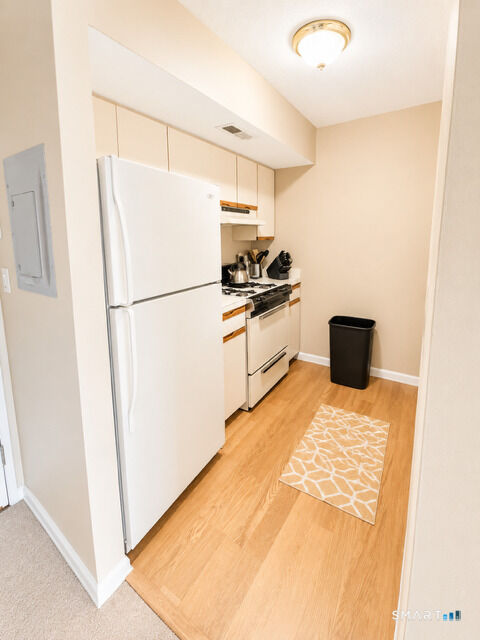 Property Photo: 1690 Dixwell Avenue 5 CT 06514