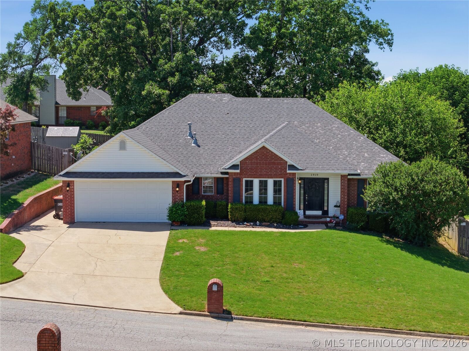 Property Photo: 1919 Teluride Drive AR 72956