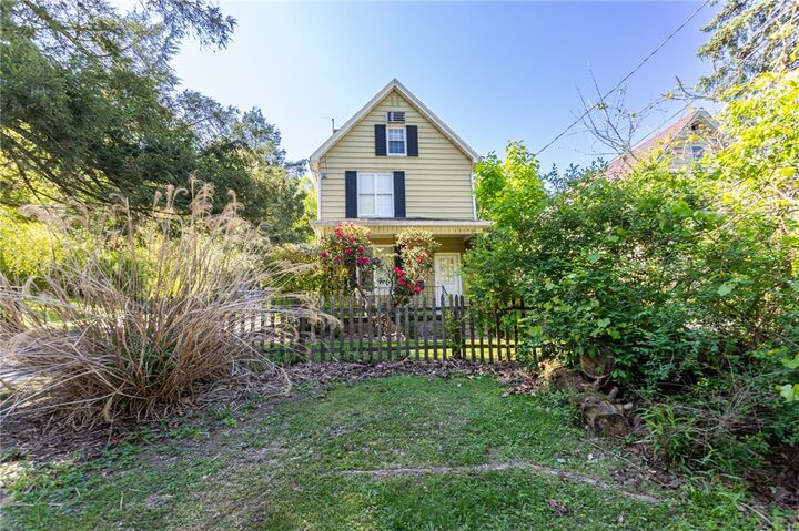 Property Photo:  1213 McCormick Ave  PA 15425 