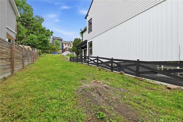 Property Photo:  5124 Keystone St  PA 15201 