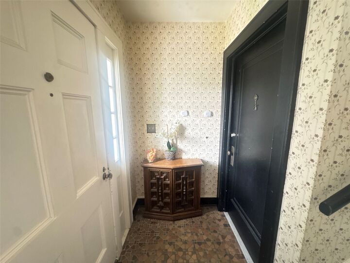Property Photo:  26 Johnson Avenue 1  NY 13905 