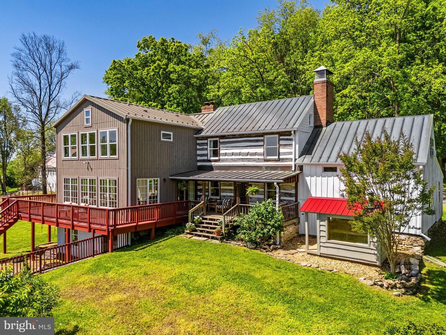 Property Photo:  42165 Black Walnut Lane  VA 20176 