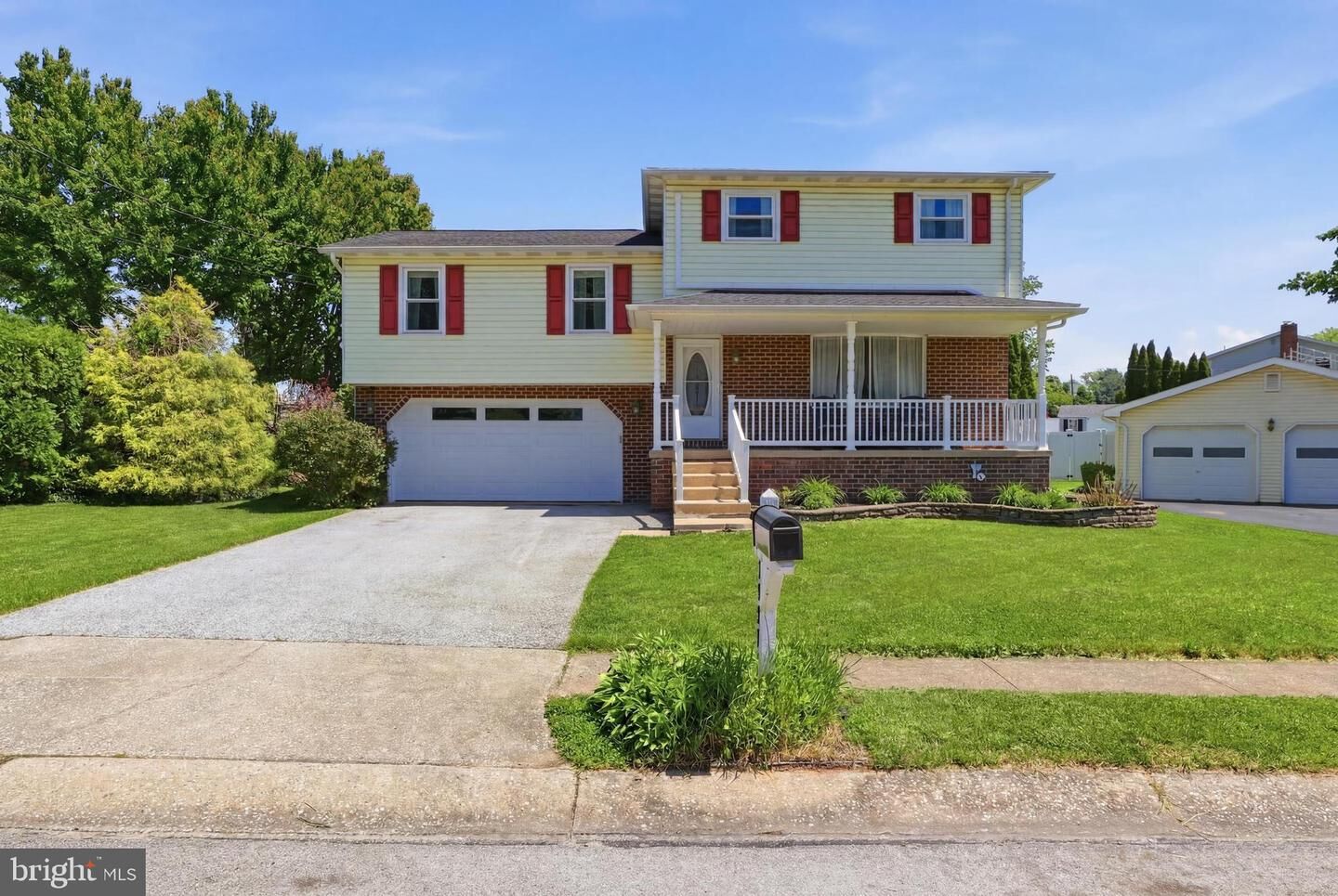 Property Photo: 1921 South Drive PA 17408