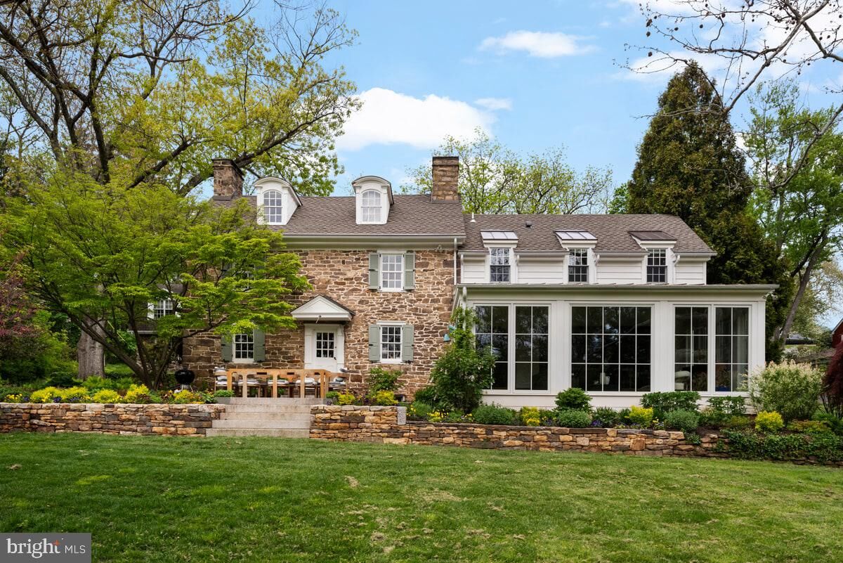 Property Photo: 465 E State Street PA 18901