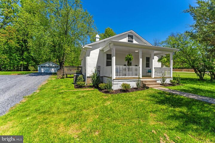 Property Photo: 33960 Welbourne Road VA 20184