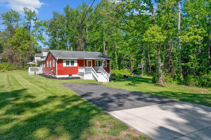 Property Photo: 5526 Glen Avenue MD 20706
