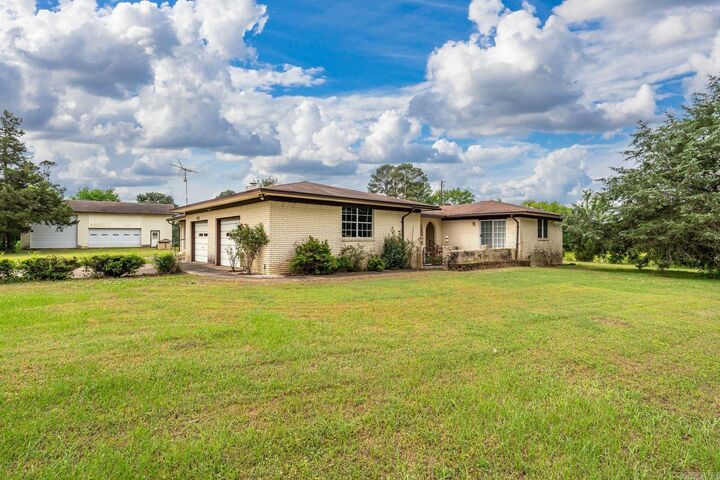 Property Photo: 668 Collie Hall Loop AR 72104