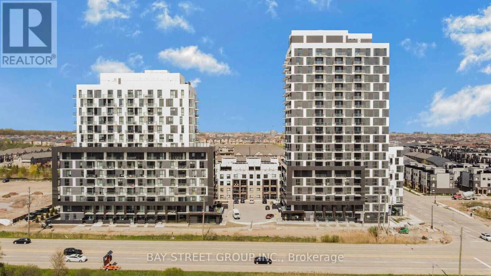 Property Photo:  335 Wheat Boom Drive 1809  ON L6H 7Y1 