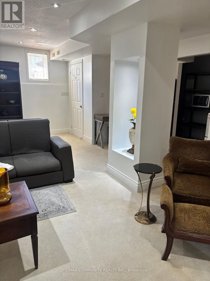 Property Photo:  1606 Whitestone Drive  ON L1K 2R9 