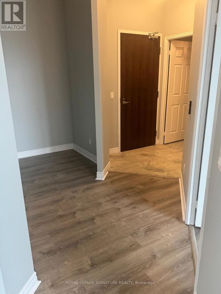 Property Photo:  339 Rathburn Road West 1716  ON L5B 0K6 