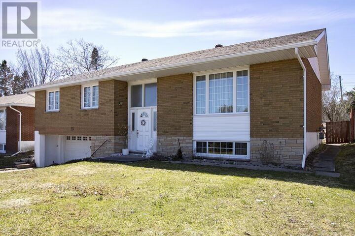 Property Photo:  33 Kingsmount Blvd  ON P6B 3L7 