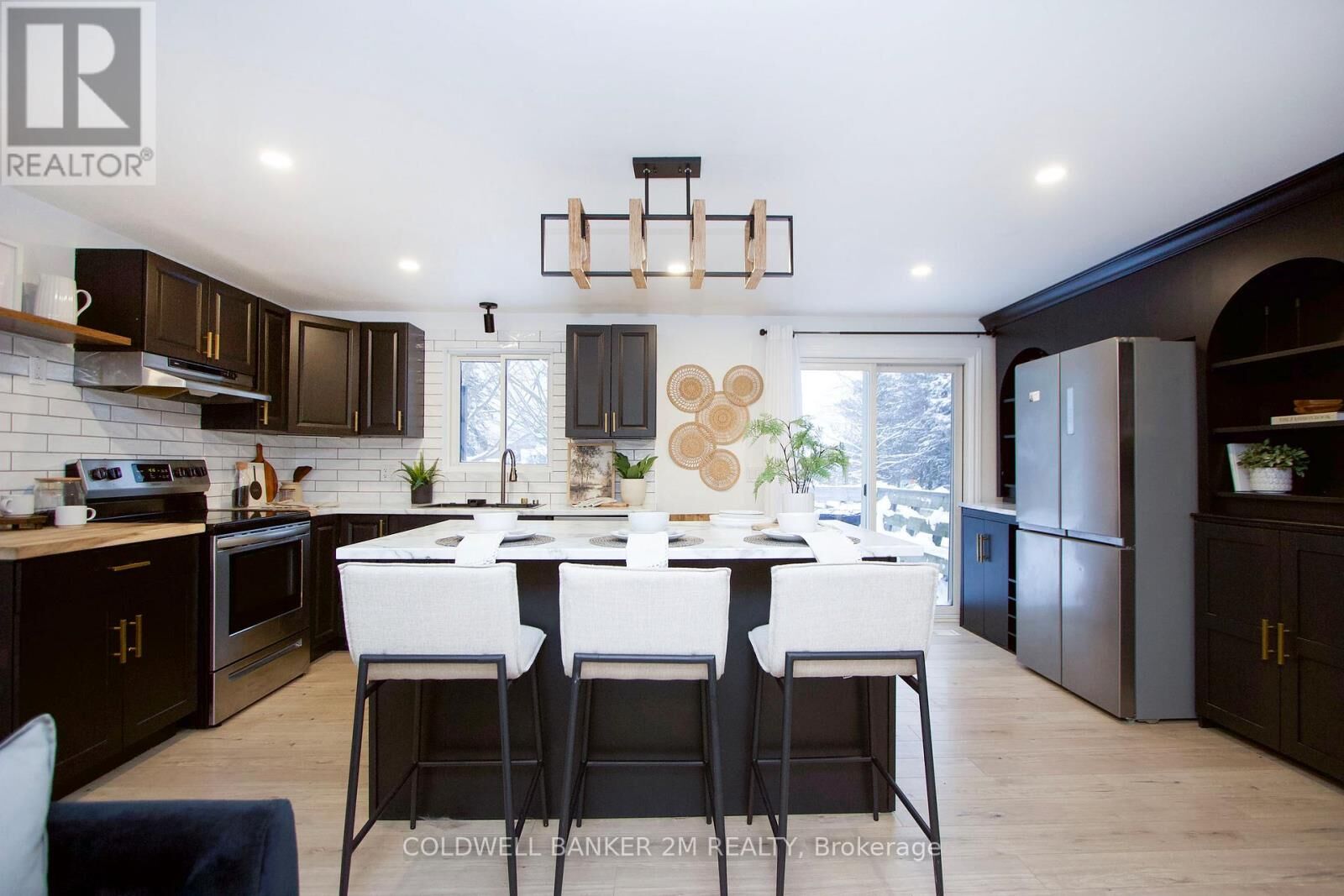 Photo de la propriété:  812 Burnham Street  ON K9A 2X7 