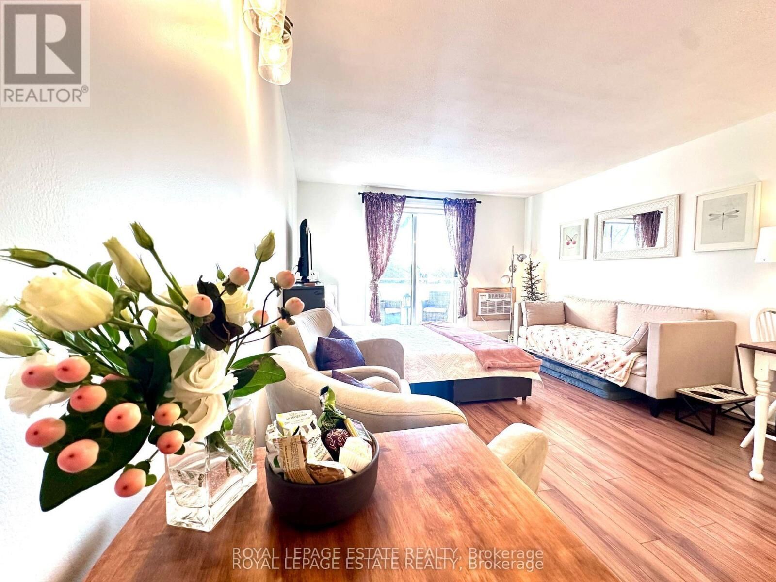 Property Photo:  123 Woodbine Avenue 309  ON M4L 3V8 
