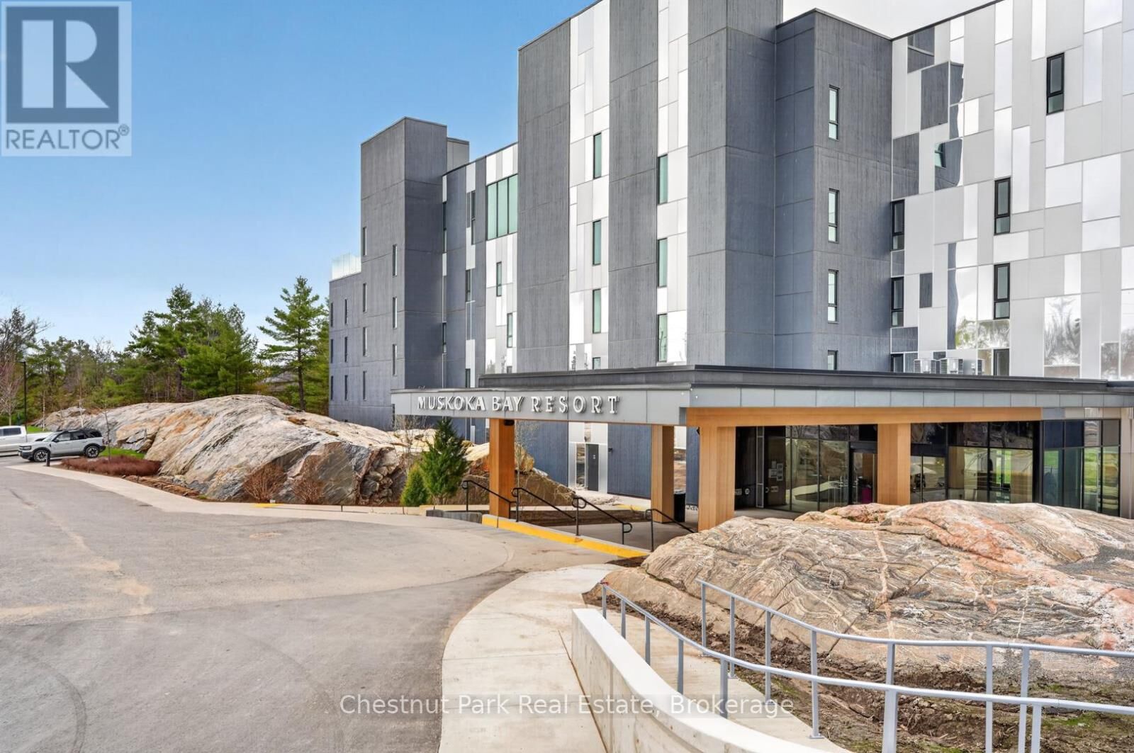 Property Photo:  120 Carrick Trail 210  ON P1P 0B6 