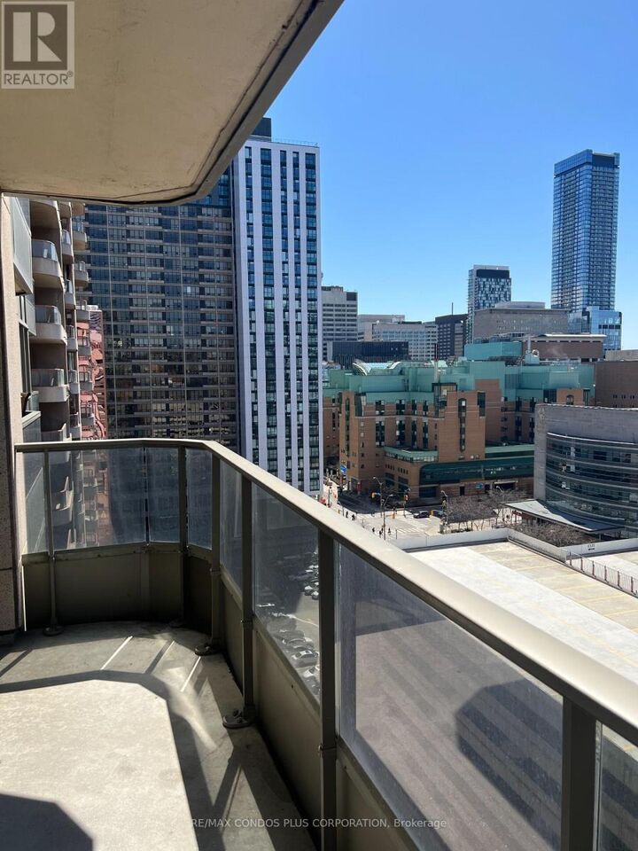 Property Photo:  750 Bay Street 1707  ON M5G 1N6 