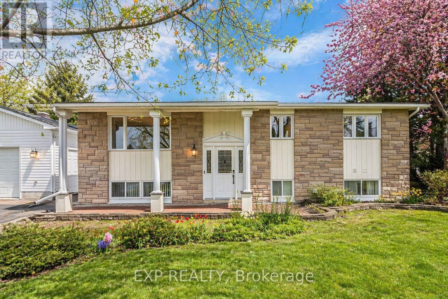 Property Photo:  2 Castlebeau Street  ON K0A 1W0 