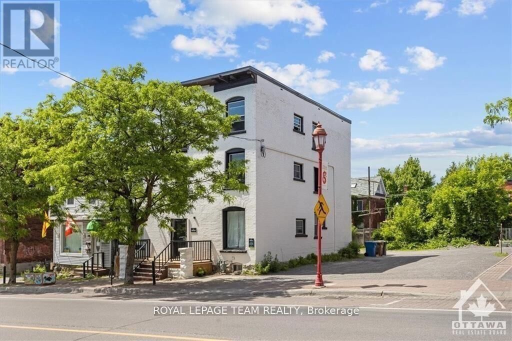 Property Photo:  883 Somerset Street West 6  ON K1R 6R6 