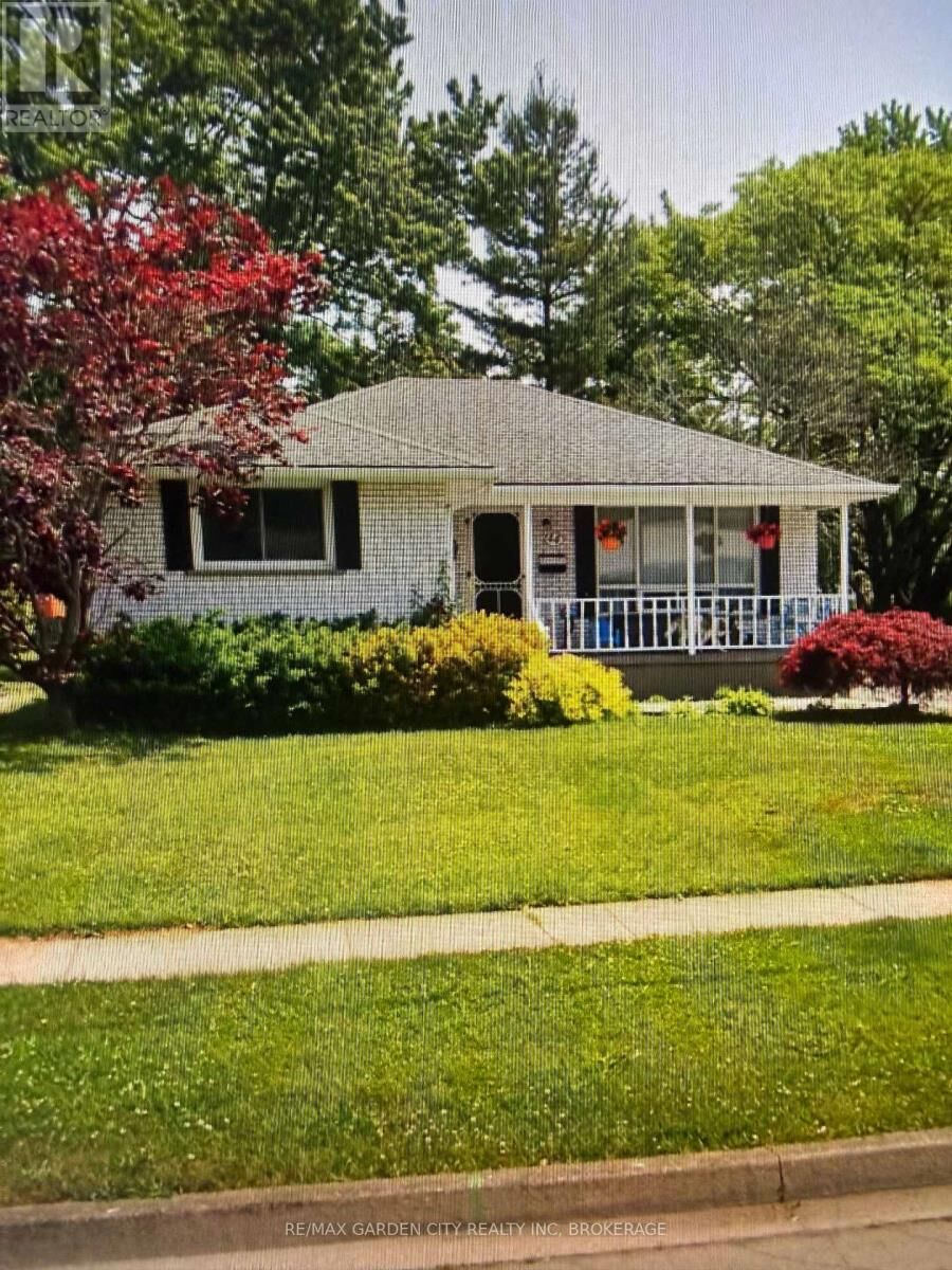 Property Photo:  44 Valencourt Drive  ON L3C 1M8 