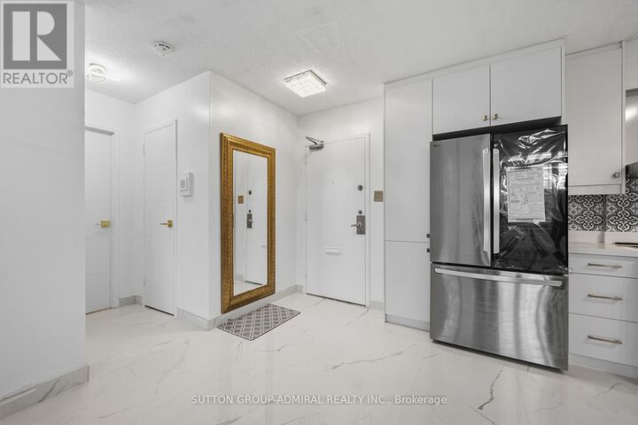 Property Photo:  5 Parkway Forest Drive G8  ON M2J 1L2 
