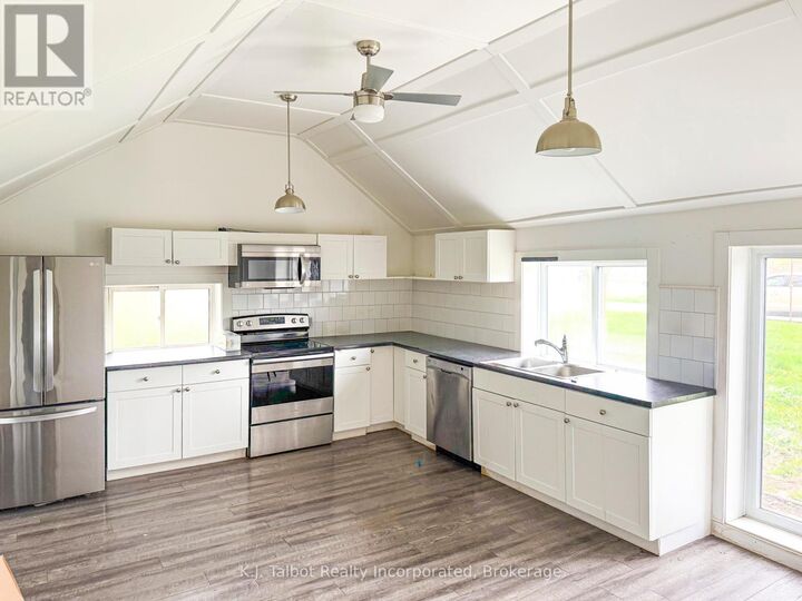 Property Photo:  34002 Saltford Road  ON N7A 3Y1 