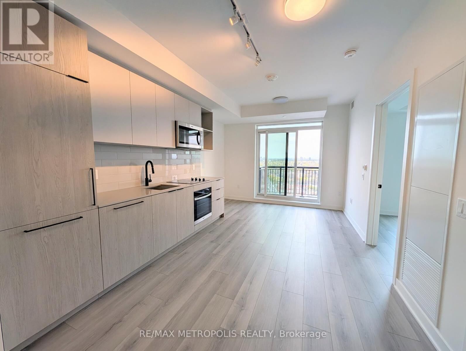 Property Photo:  1185 Dupont Street 2704  ON M6H 0G5 