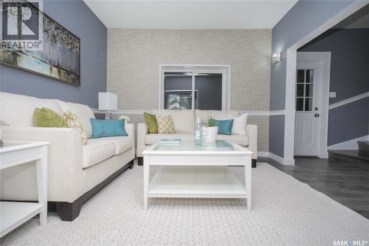 Property Photo:  917 6th Avenue N  SK S7K 2T3 