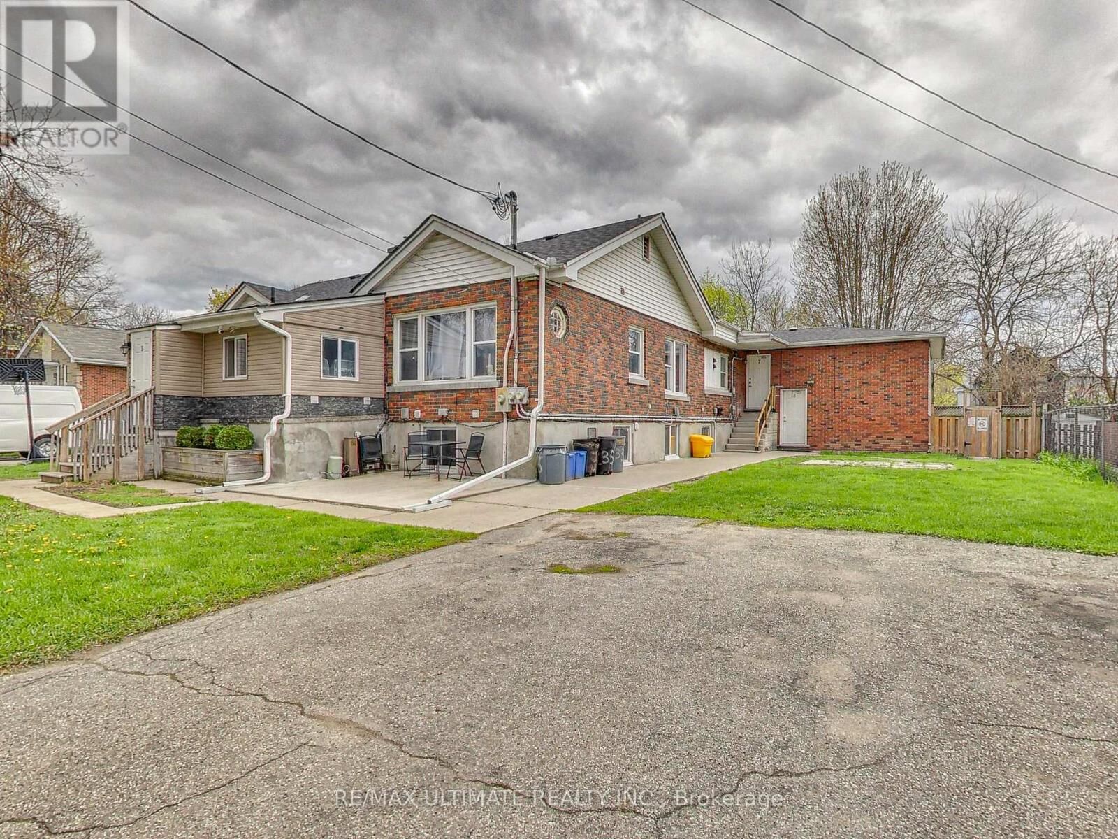Property Photo:  135 Chatham Street Apt 7  ON N3S 4G5 