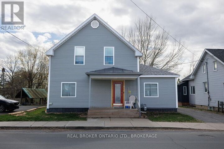 136 Main Street South — photo 1