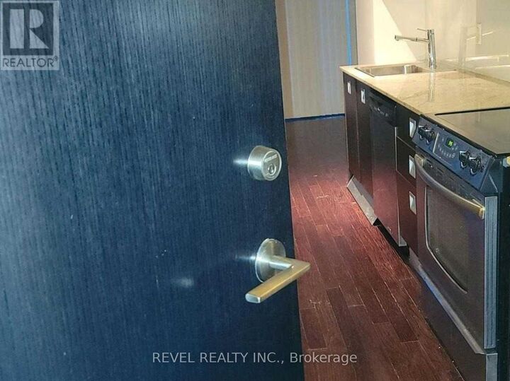 Property Photo:  33 Charles Street East 2901  ON M4Y 0A2 