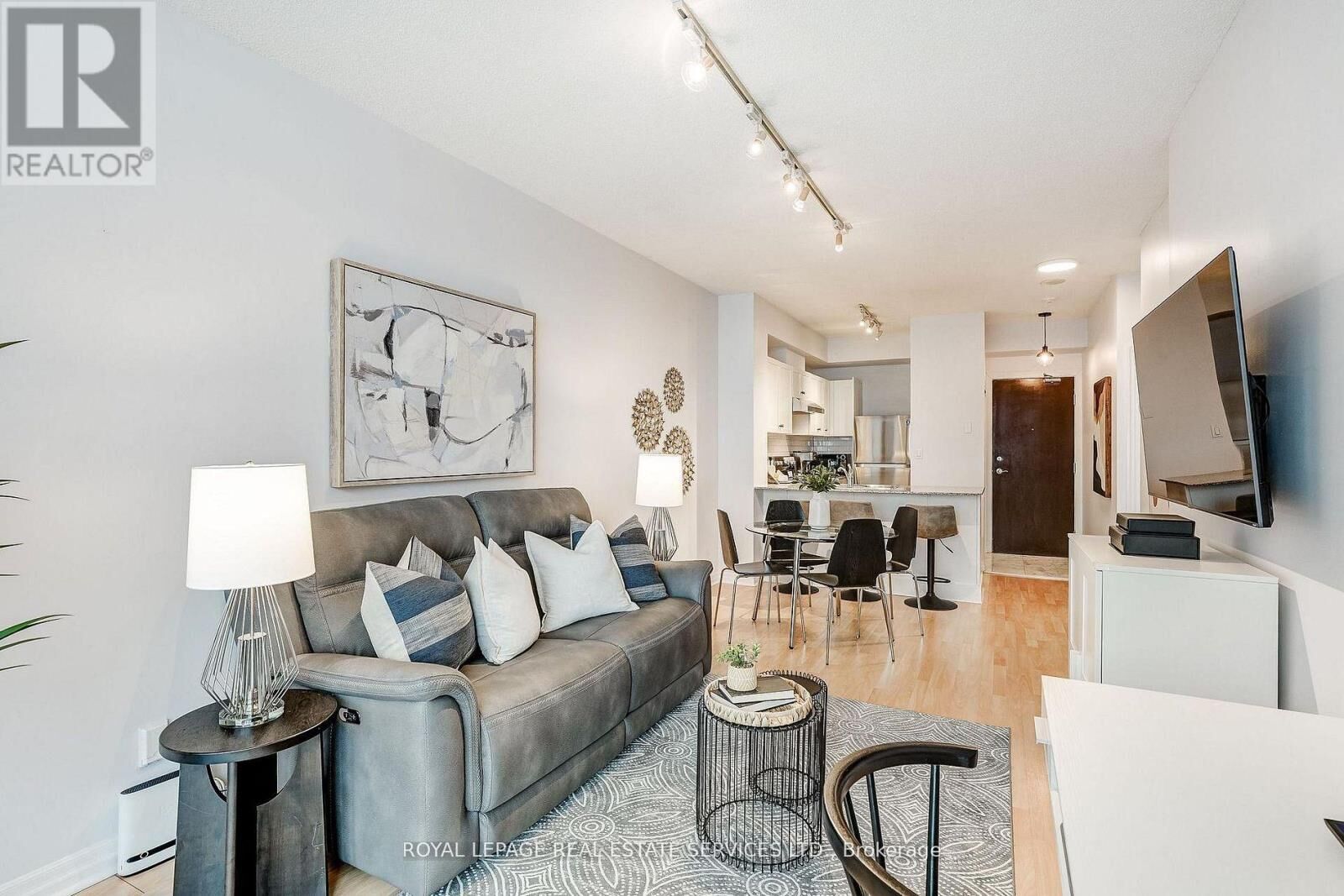 Property Photo:  1359 Rathburn Road 1106  ON L4W 5P7 