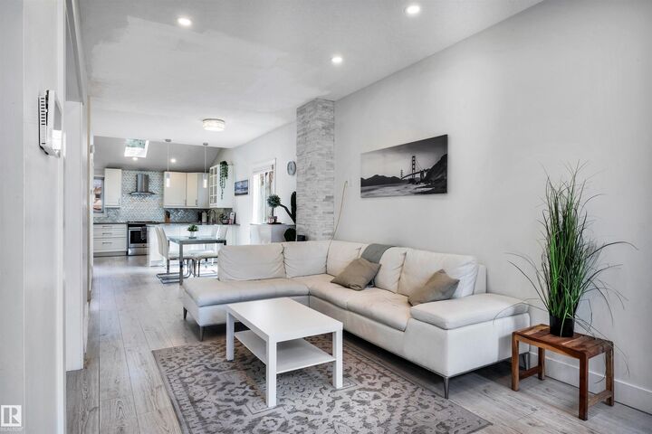 Property Photo:  11531 97 Street NW  AB T5G 1X7 