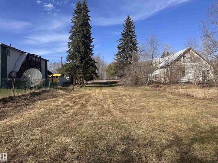 Property Photo:  5013 50 Avenue  AB T0G 0Y0 
