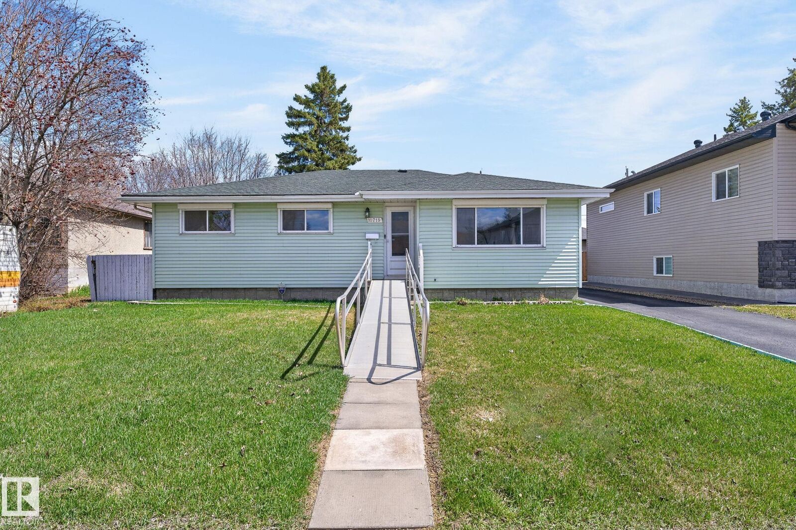 Property Photo:  10719 152 Street NW  AB T5P 1Z2 