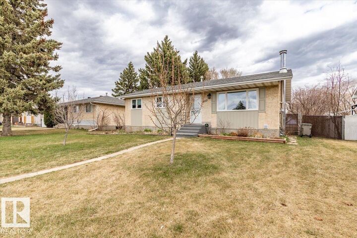 Property Photo:  5113 47 Street  AB T0C 0V0 