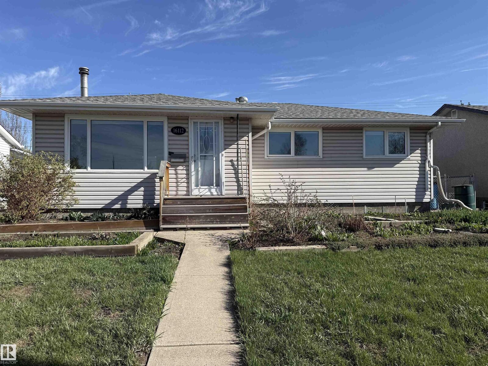 Property Photo:  16112 87 Avenue NW  AB T5R 4G9 