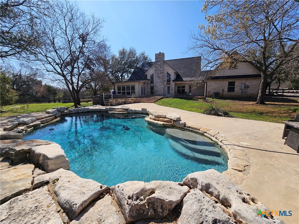Property Photo:  1060 Great Oaks Drive  TX 76571 